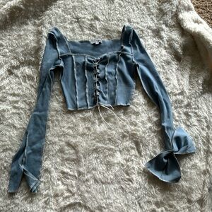 Interesting blue top. So much detail. Sleeves are interesting